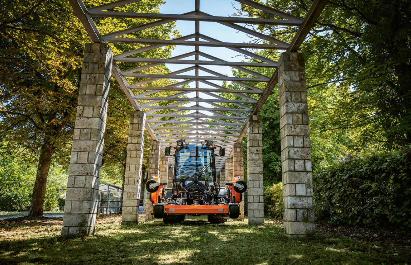 Holder_C_65_green_care_triplex_mower_municipal_puplic_services_lawn_app_01_CI20-150_DPI.jpg