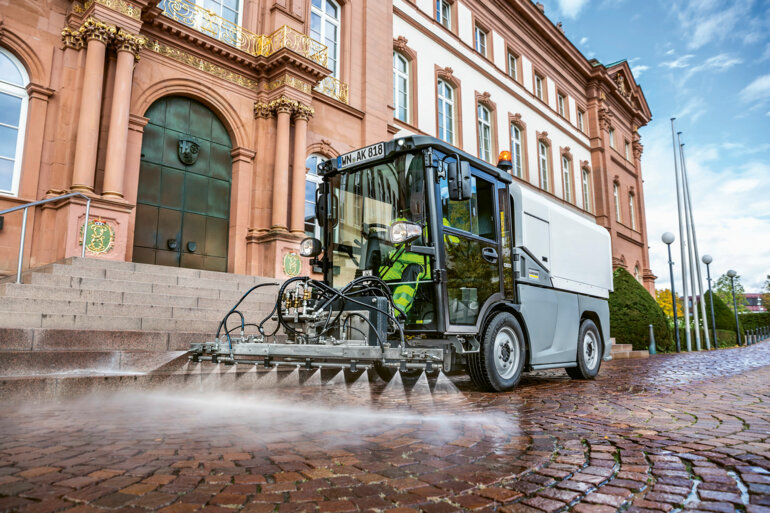 Einkaufsführer Kehrmaschinen und Geräteträger